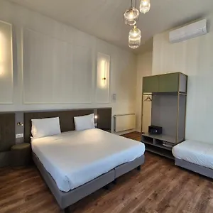 ** Otel Duca D'aosta İtalya